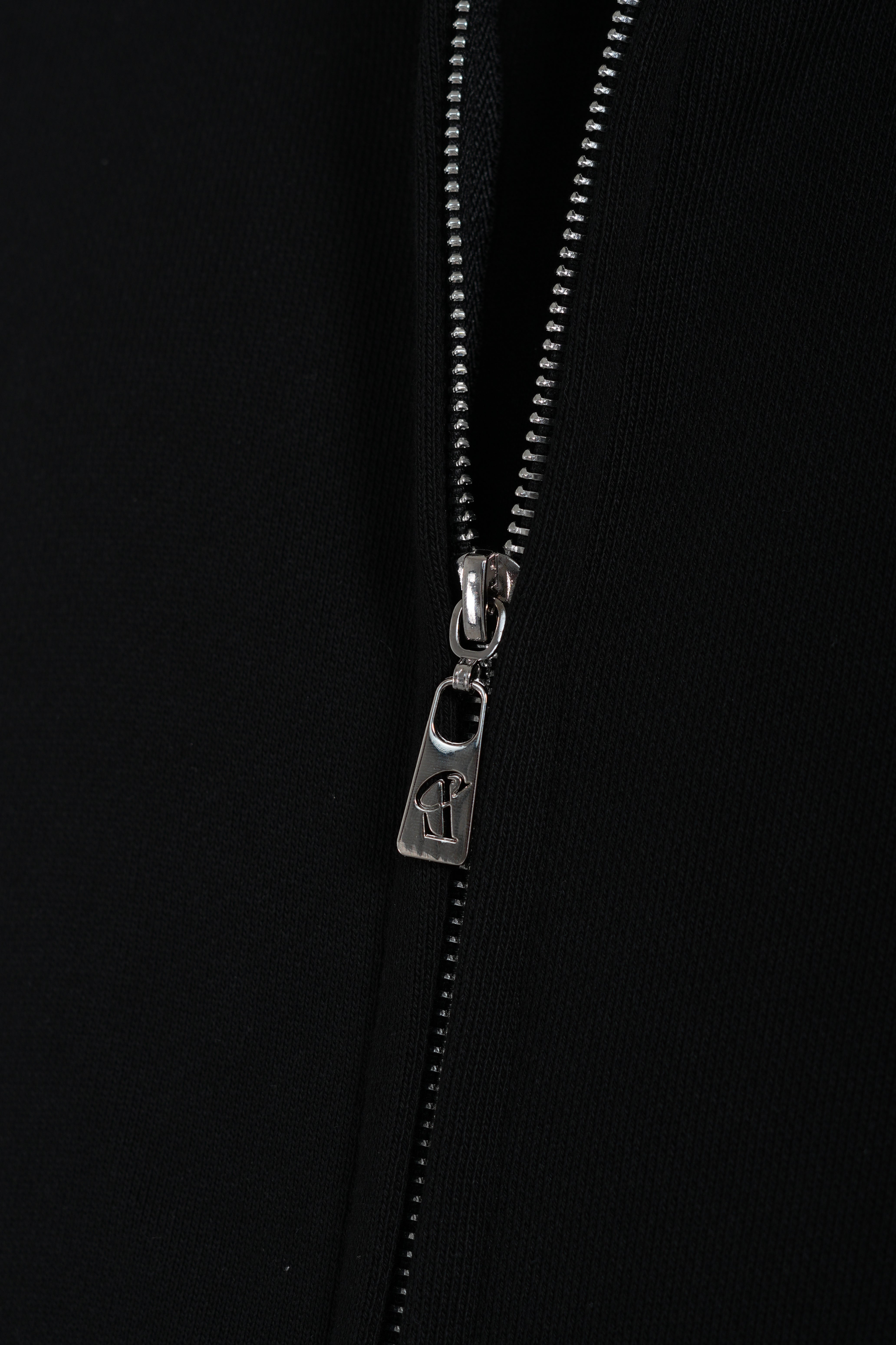 L'Essentiels Zip Up - Black
