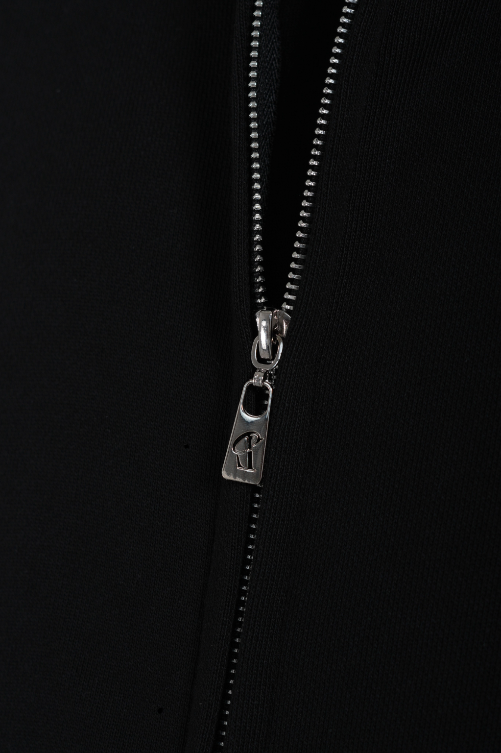 L'Essentiels Zip Up - Black